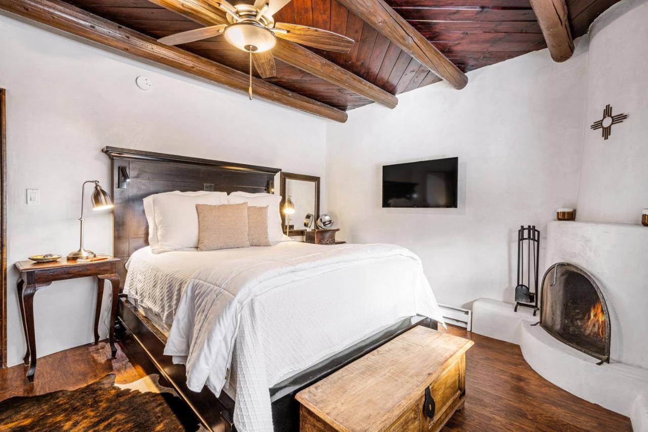 Villa Pueblo Revival Taos Exterior foto